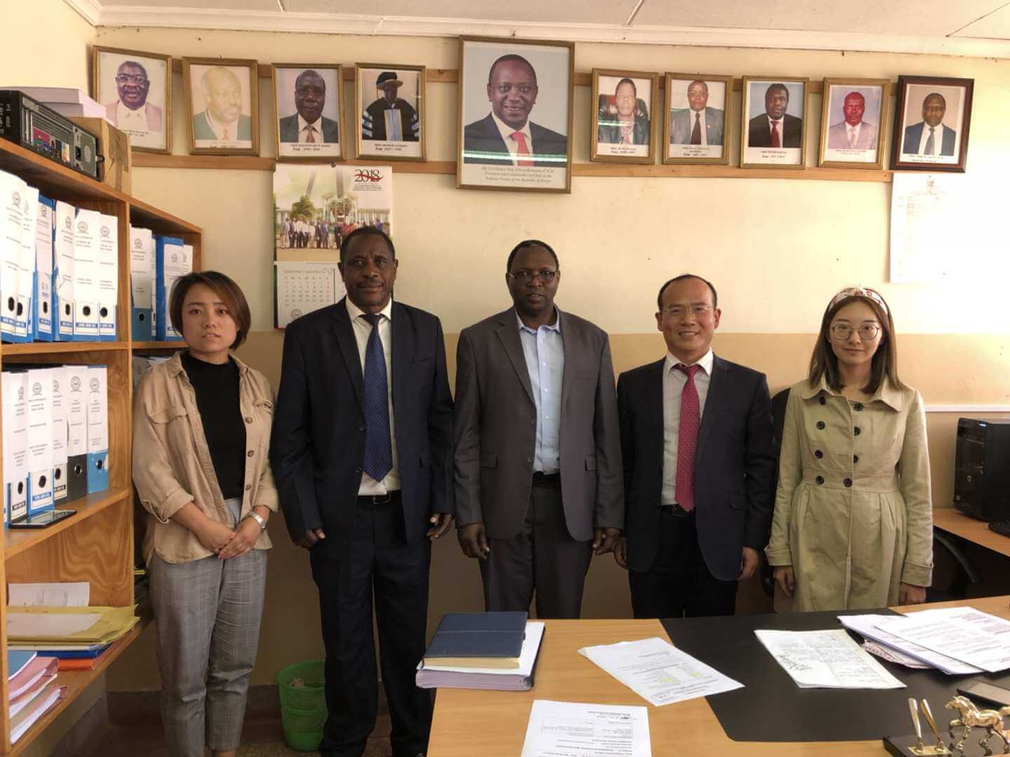 A photo of Director and teachers of C onfucius Institute and Dean of School of Education