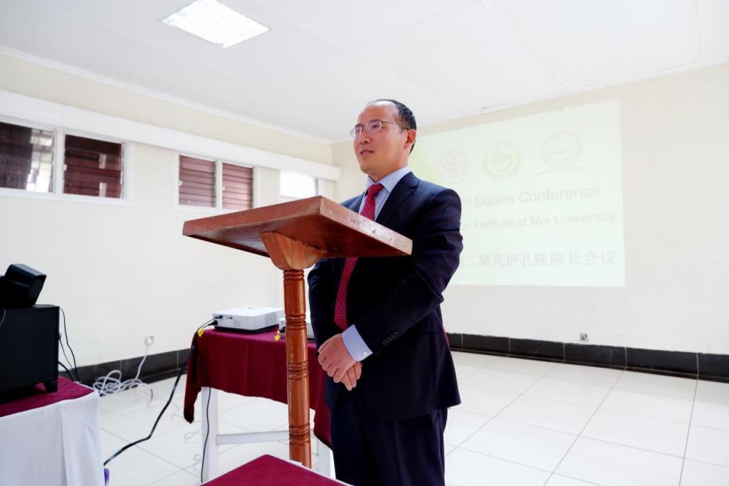 director huang peixi speaking